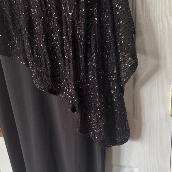 Elegant Black Asymmetrical Sequin Dress - Picture 5 of 9